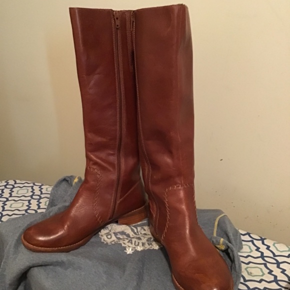 🔥SOFFI, new condition, leather, size 8M, - Picture 2 of 4